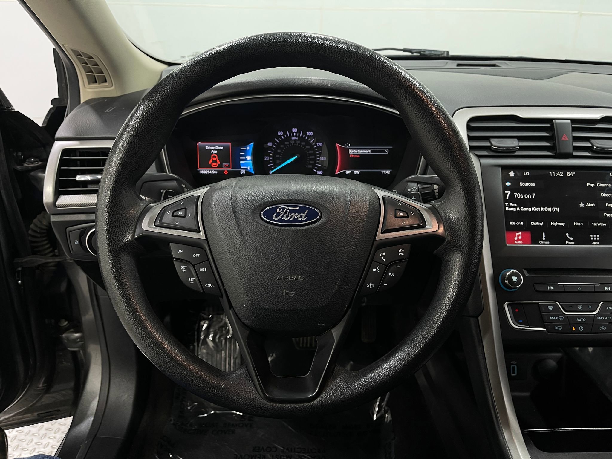 Used 2018 Ford Fusion SE w/ Fusion SE Technology Package image 20