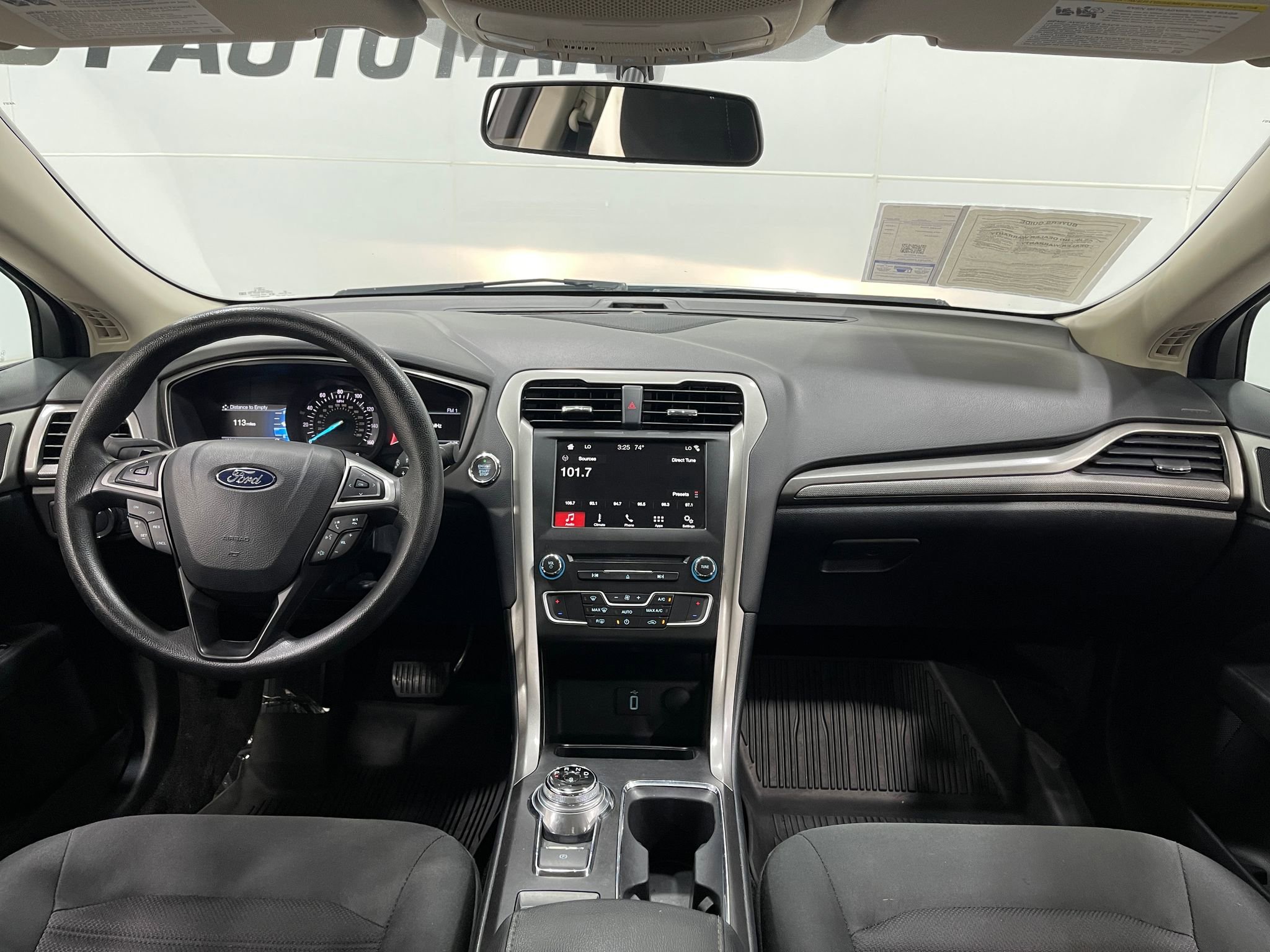 Used 2018 Ford Fusion SE w/ Fusion SE Technology Package image 17