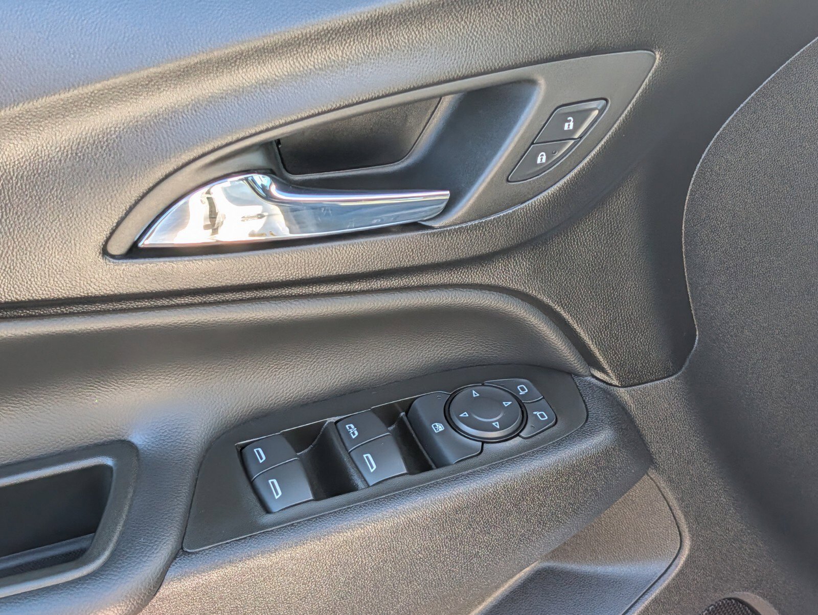 Used 2024 Chevrolet Equinox LT AWD/4WD image 24