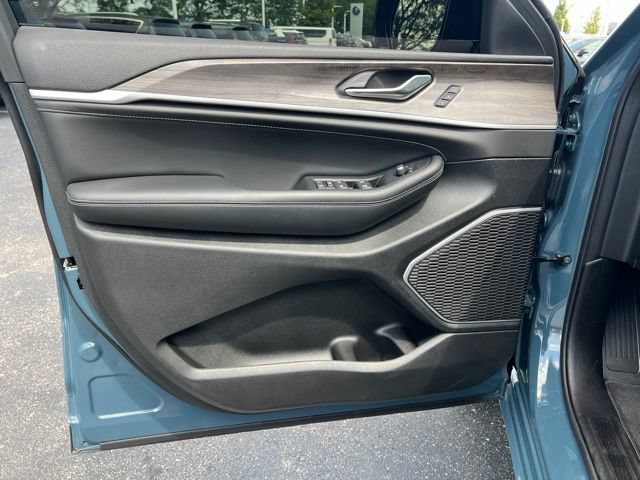 Used 2026 Jeep Grand Cherokee L Limited AWD/4WD image 31