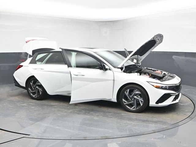 Used 2024 Hyundai Elantra Limited image 38