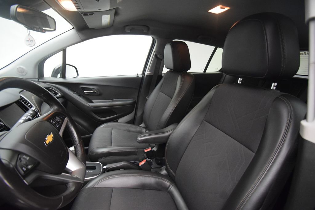 Used 2022 Chevrolet Trax LT w/ Driver Confidence Package AWD/4WD image 19