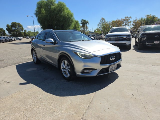 Used 2018 INFINITI QX30 Premium w/ Cargo Package FWD image 2