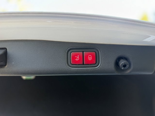 Used 2018 Mercedes-Benz E 300 4MATIC image 44