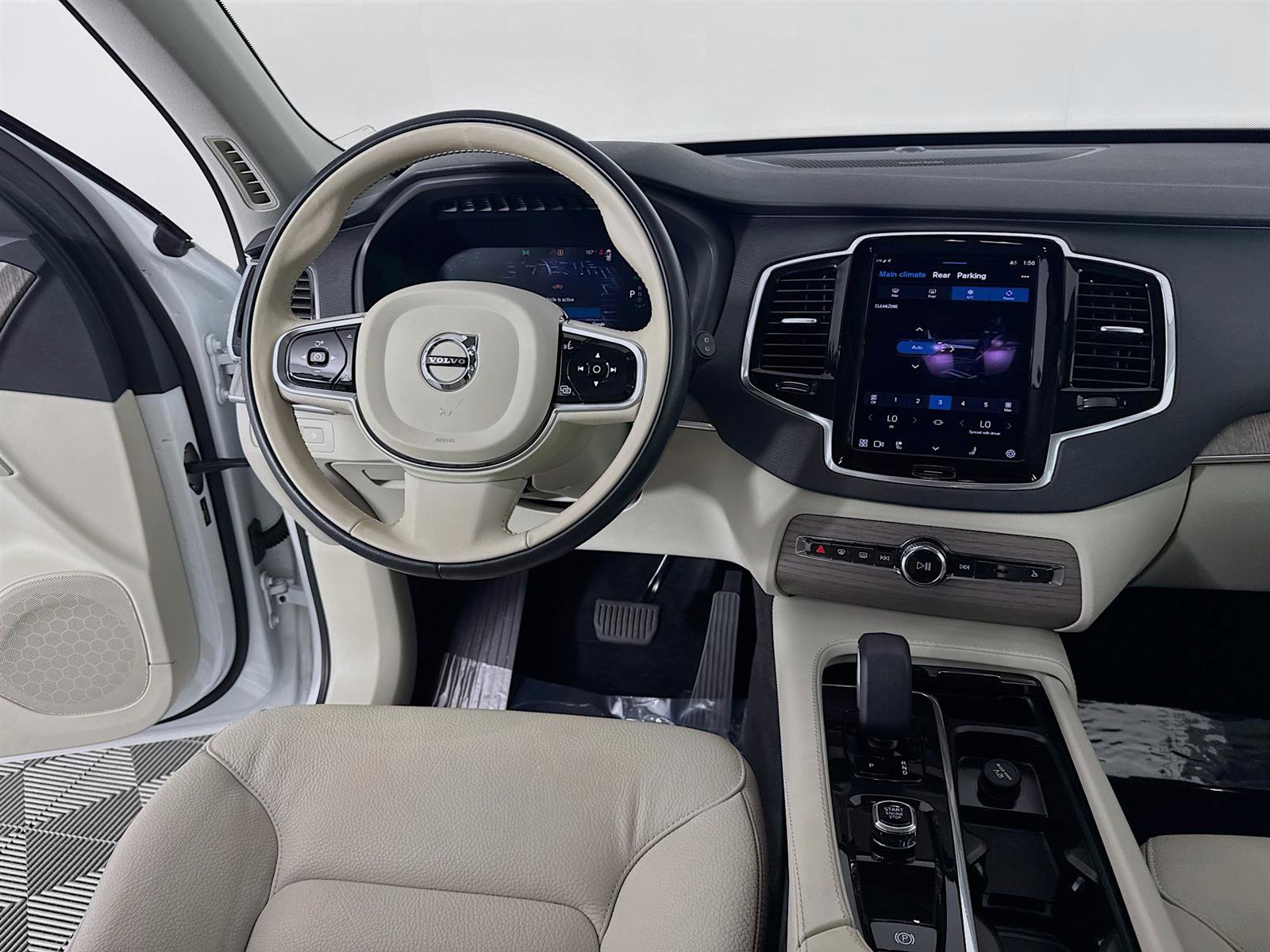 Used 2023 Volvo XC90 T8 Plus w/ Protection Package Premier image 26