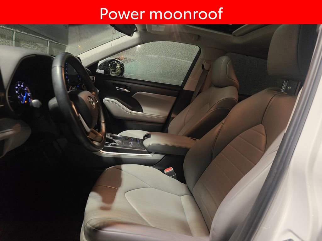 Used 2022 Toyota Highlander XLE image 6