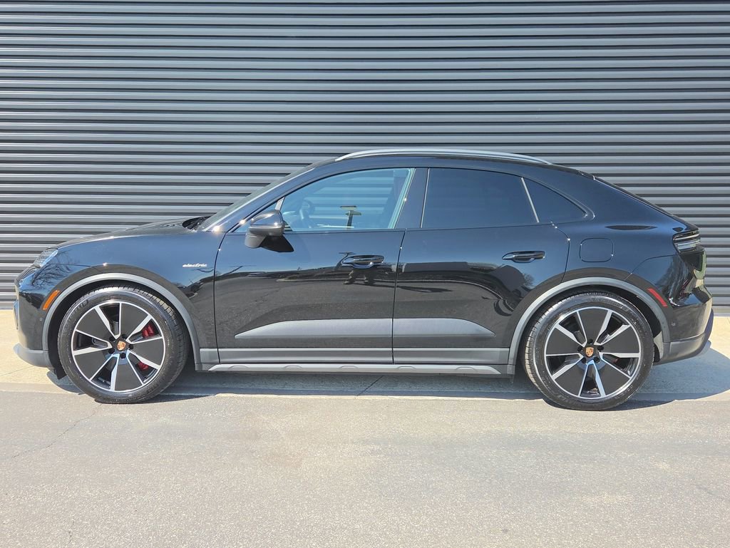 Certified 2025 Porsche Macan 4S Electric image 2