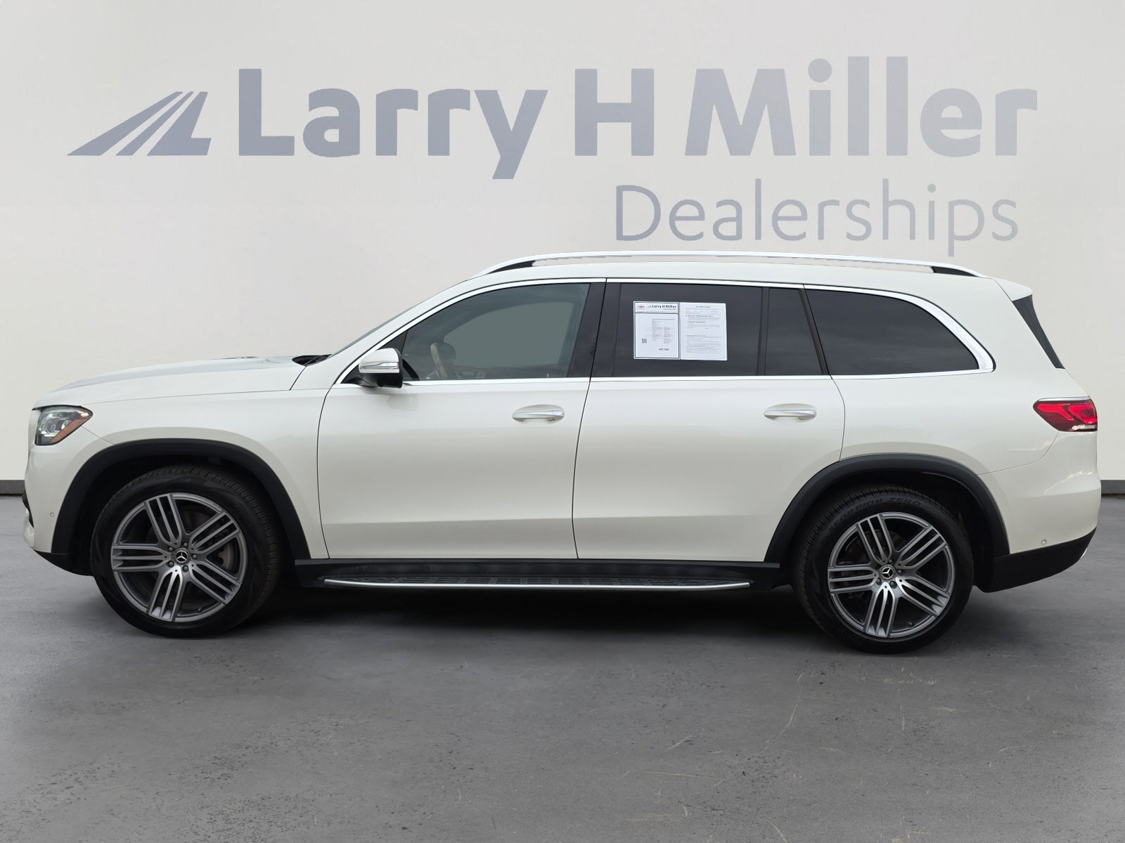 Used 2021 Mercedes-Benz GLS 450 4MATIC image 2