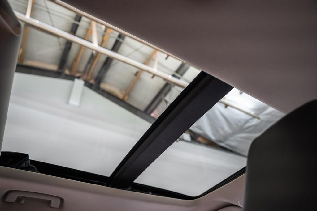 Used 2019 Ford Escape Titanium image 33