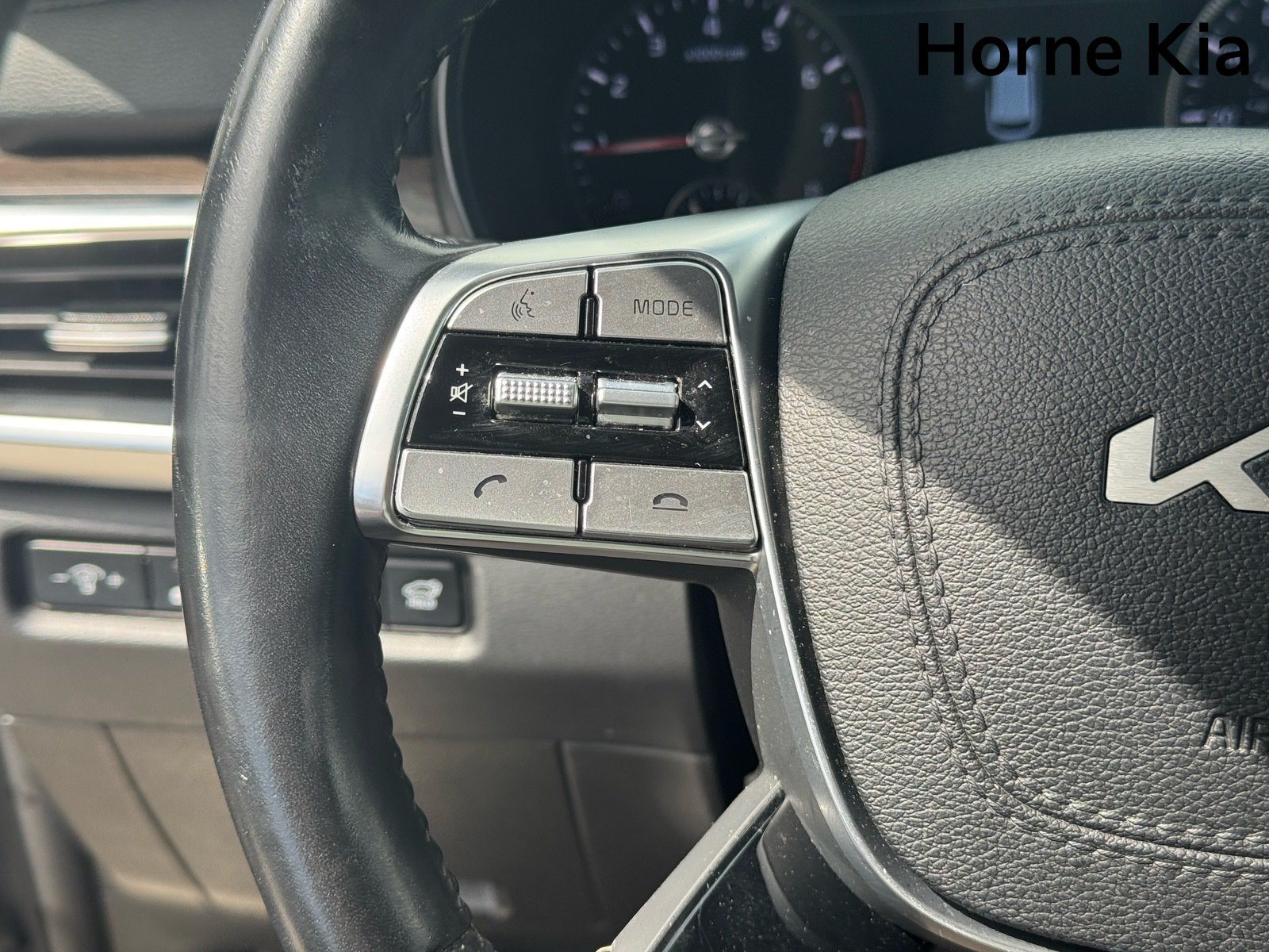 Certified 2022 Kia Telluride SX w/ Towing Package FWD image 19
