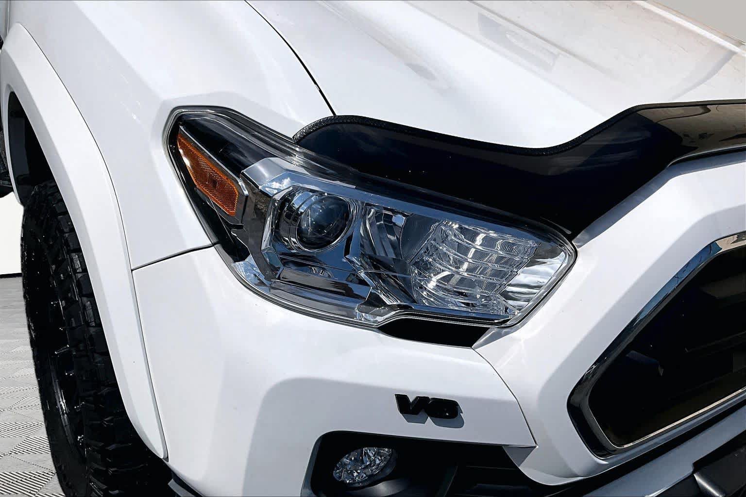 Used 2022 Toyota Tacoma SR5 w/ Technology Package RWD image 28