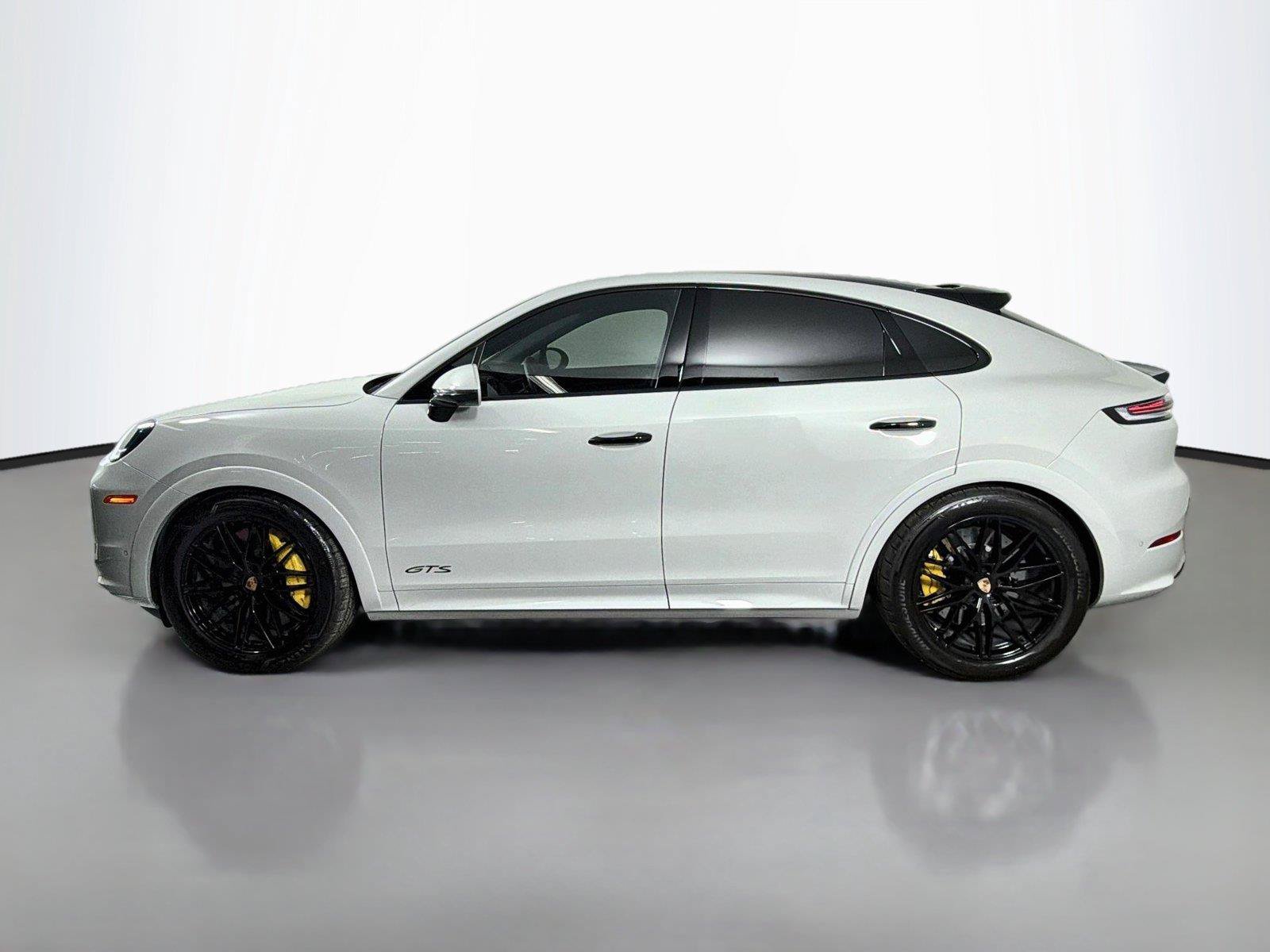 Used 2026 Porsche Cayenne GTS AWD/4WD image 2