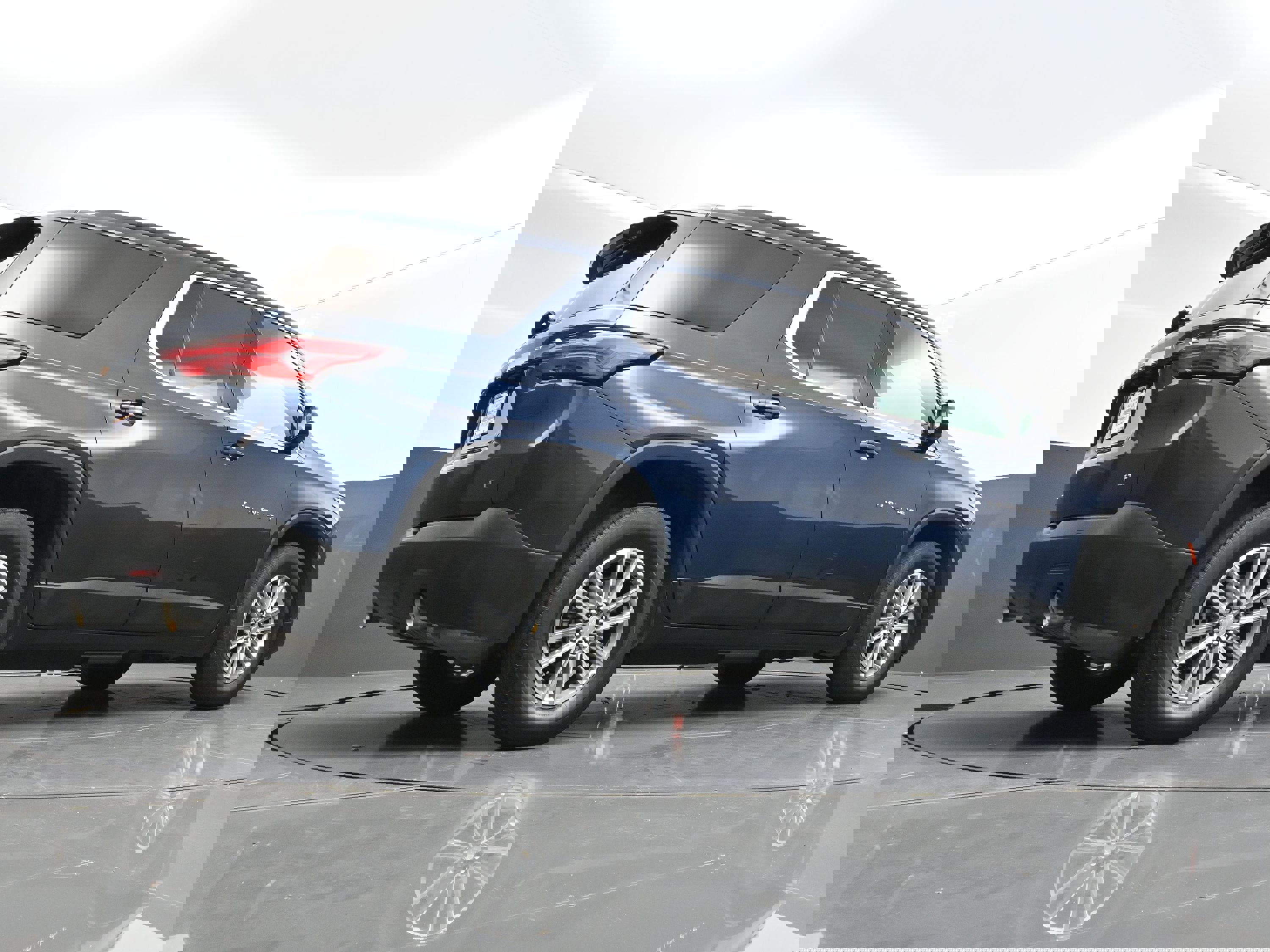 Used 2023 Chevrolet Traverse LT image 47