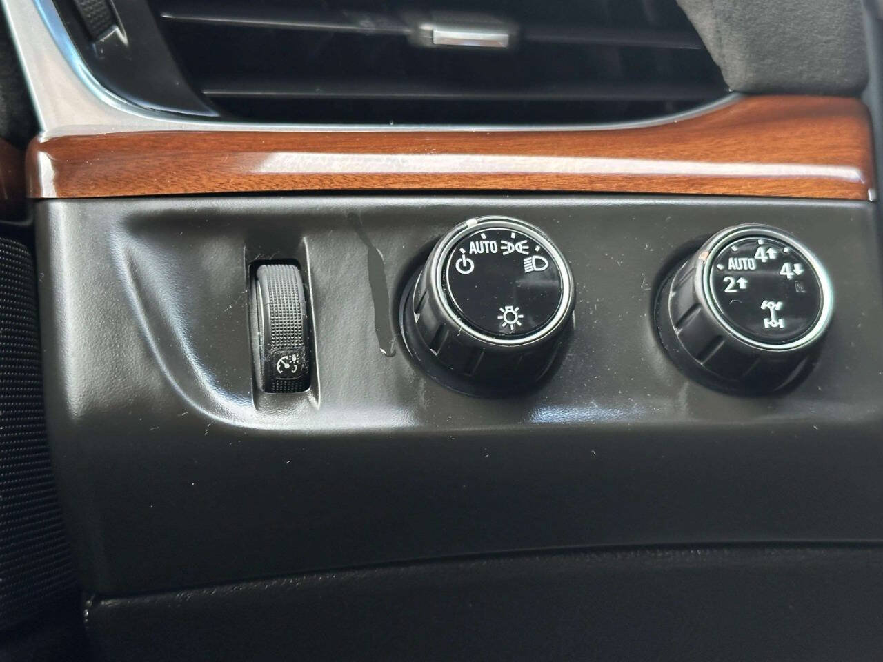 Used 2016 Cadillac Escalade ESV Luxury AWD/4WD image 35