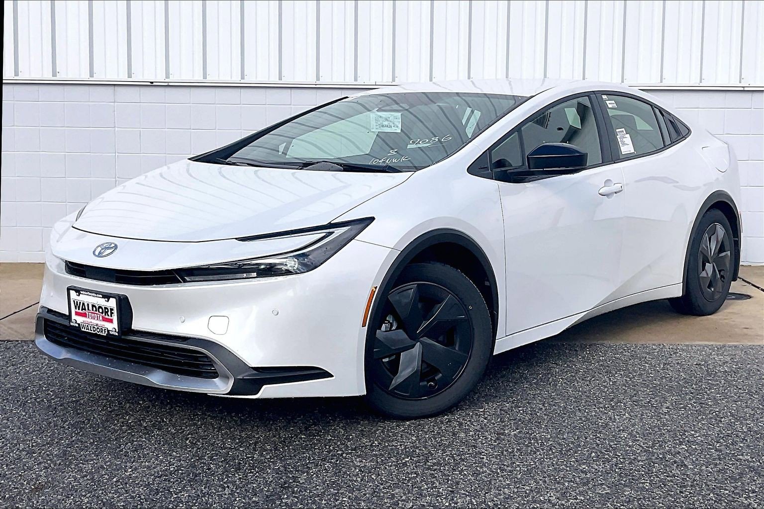 New 2026 Toyota Prius Plug-In Hybrid FWD image 2