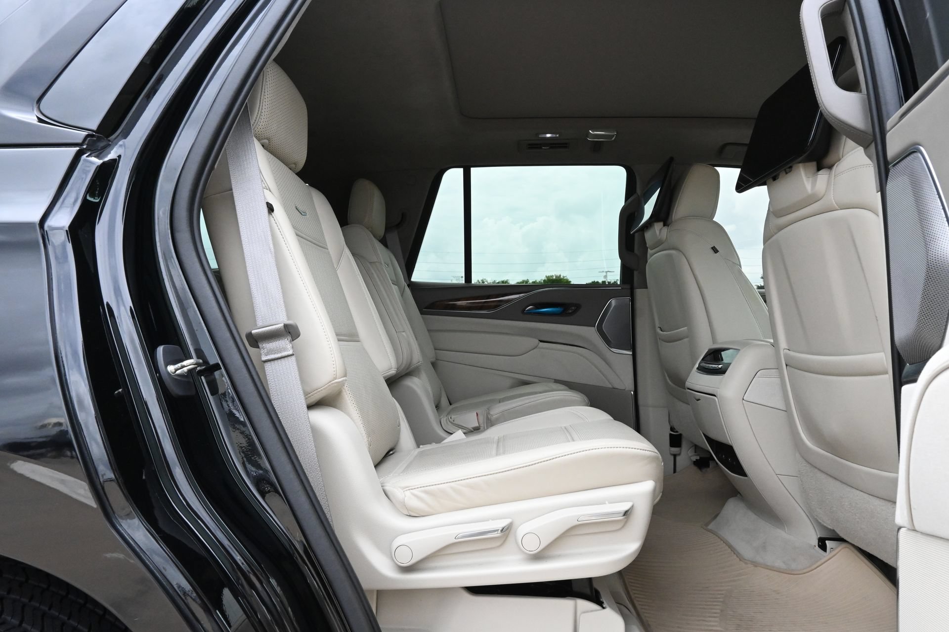 Used 2021 Cadillac Escalade Sport Platinum RWD image 25