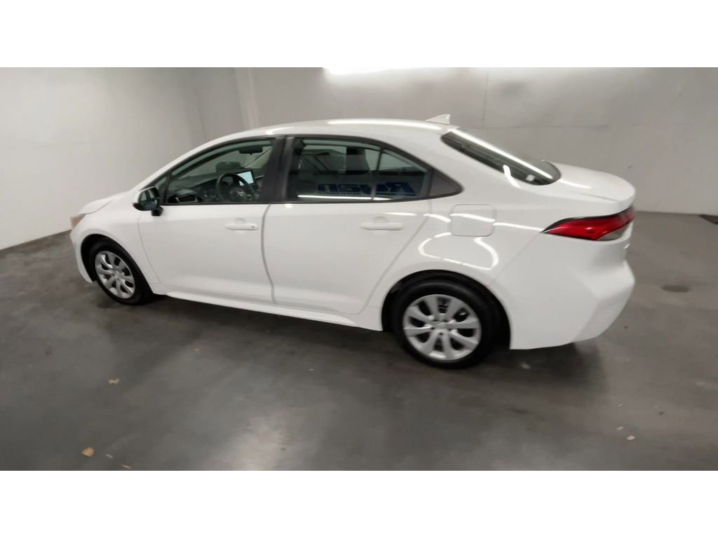 Used 2023 Toyota Corolla LE image 6