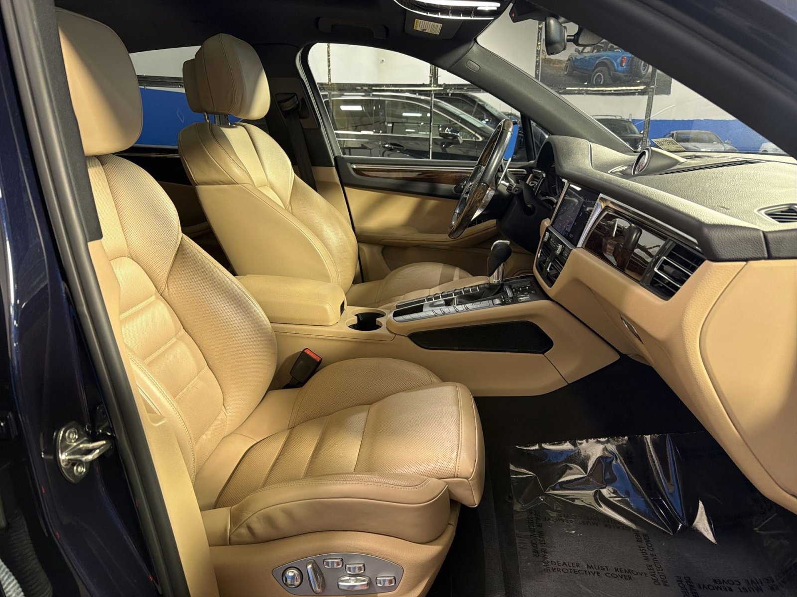 Used 2021 Porsche Macan AWD/4WD image 28