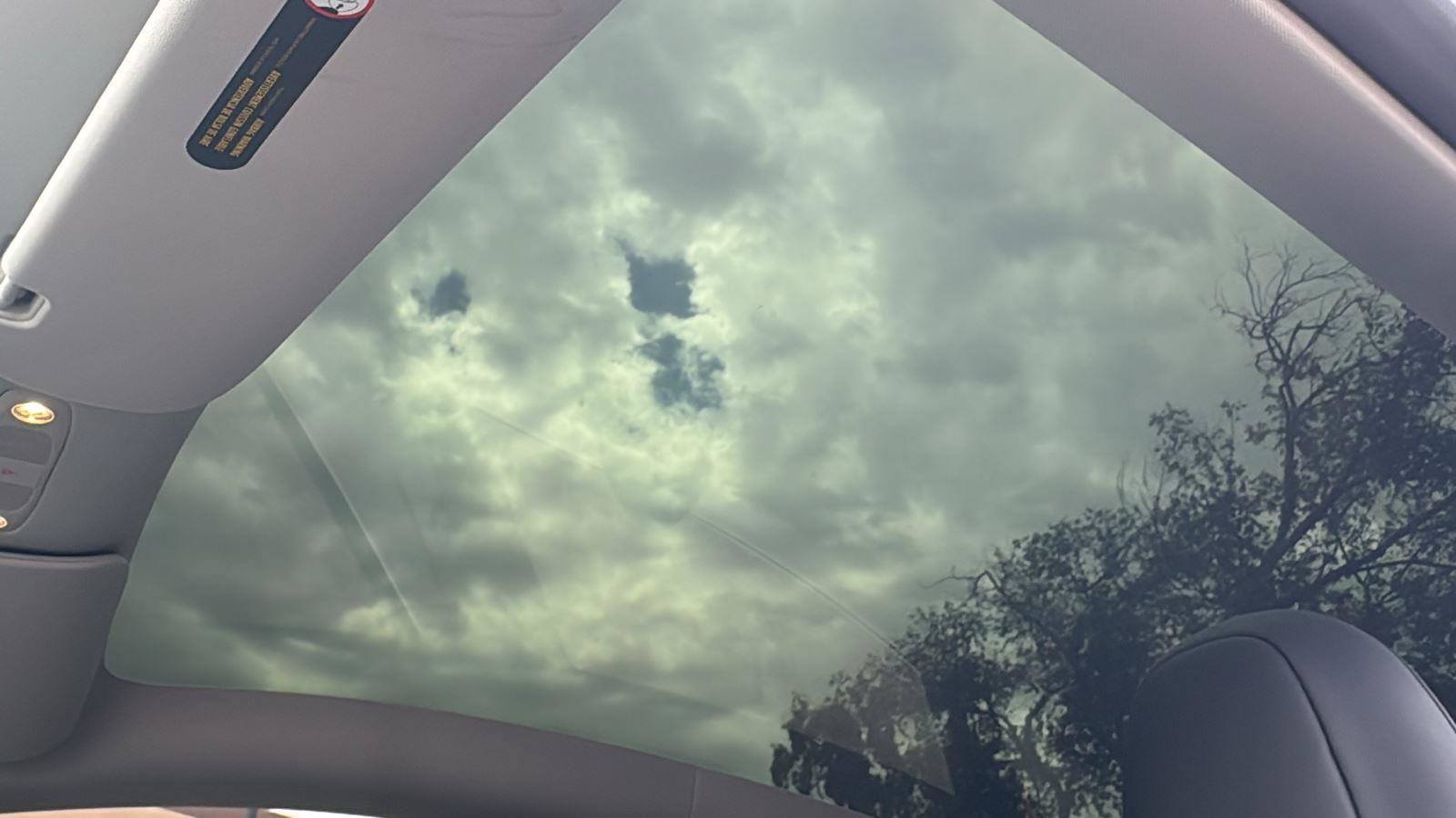 Used 2024 Tesla Model Y Long Range AWD/4WD image 18