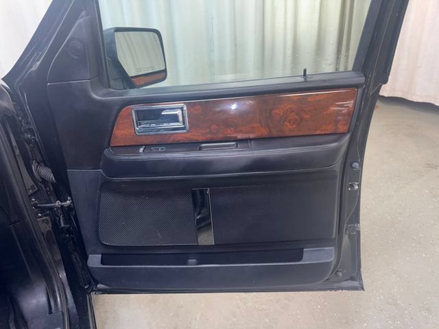 Used 2015 Lincoln Navigator 4WD image 38