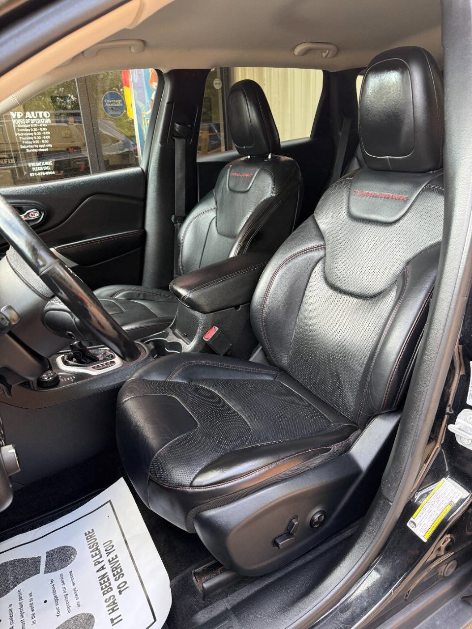 Used 2017 Jeep Cherokee Trailhawk AWD/4WD image 10