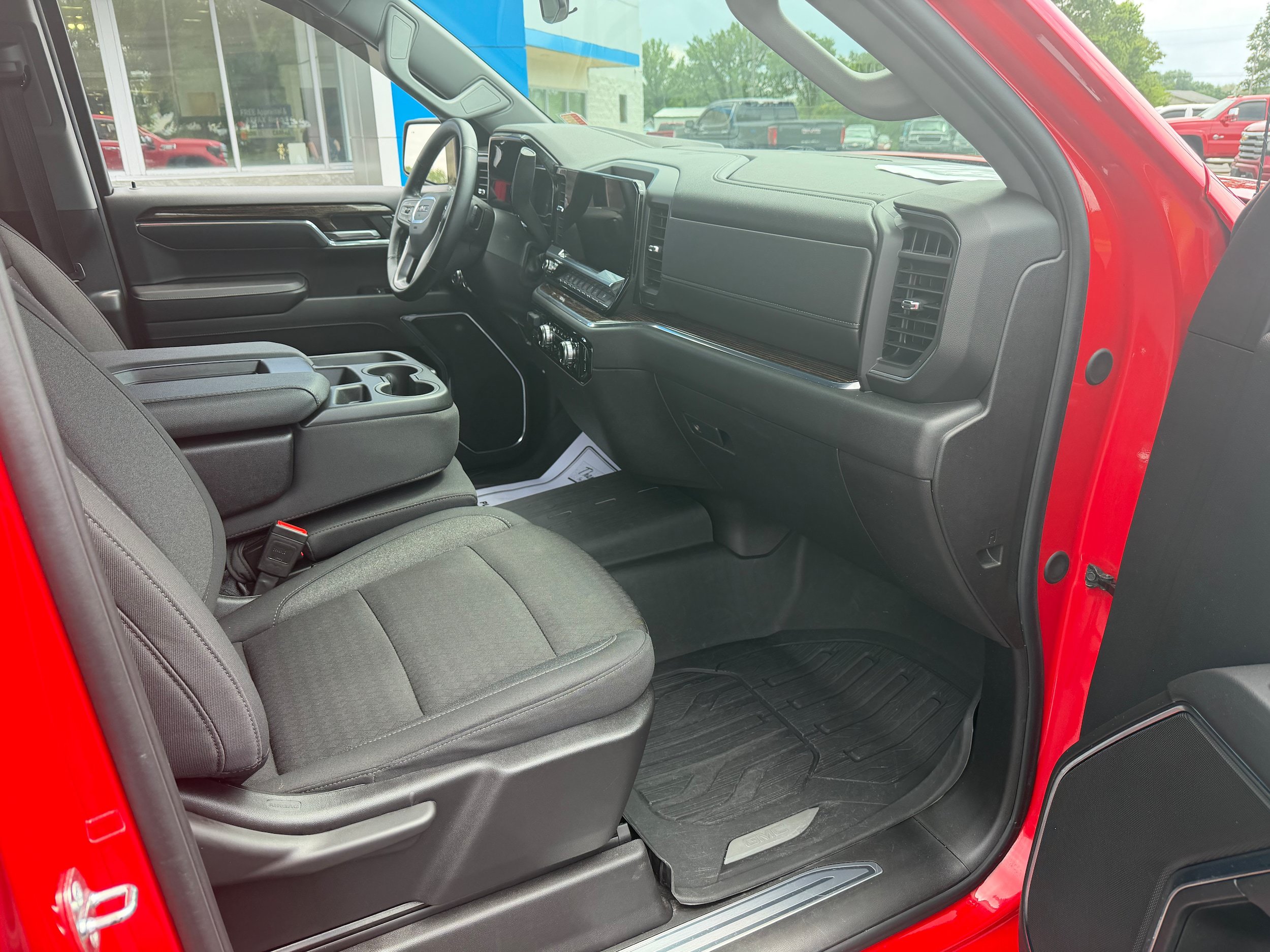 Used 2024 GMC Sierra 1500 SLE AWD/4WD image 6