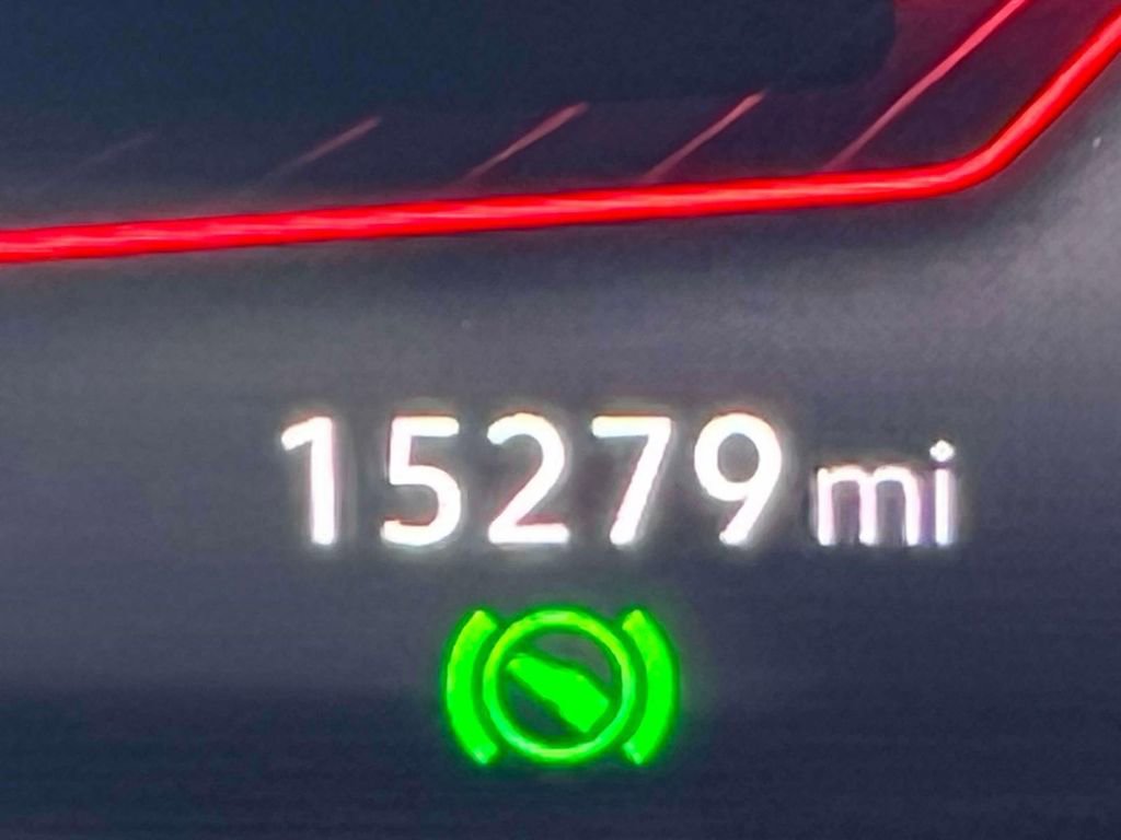 Used 2022 Volkswagen Tiguan SE R-Line image 27