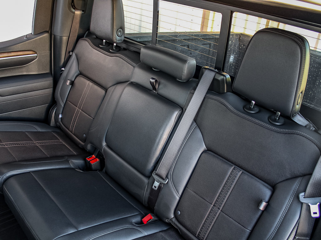Used 2025 Chevrolet Silverado 1500 High Country w/ Midnight Edition AWD/4WD image 18