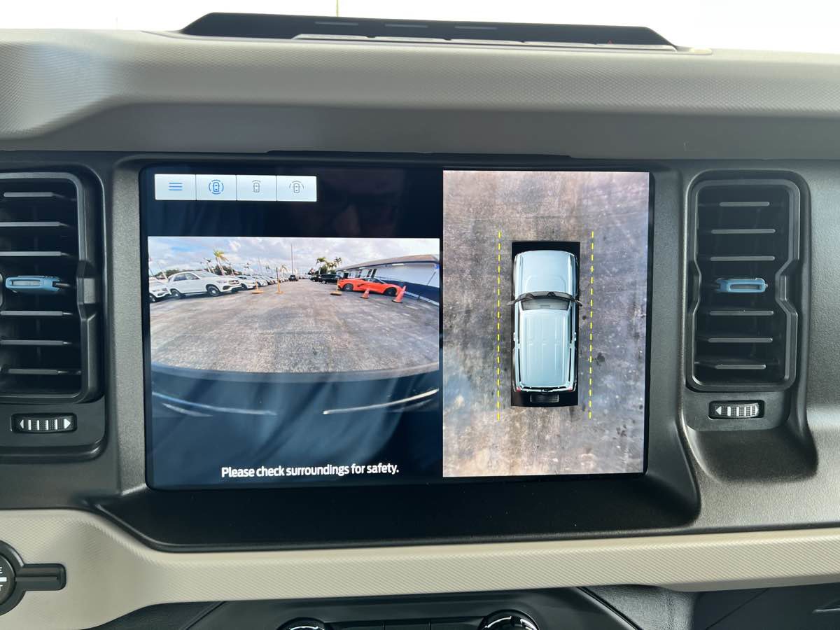 Used 2023 Ford Bronco Wildtrak image 19