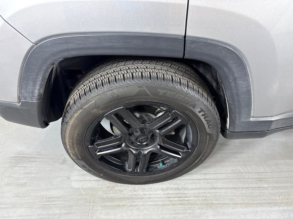 Used 2024 Jeep Compass Latitude AWD/4WD image 10