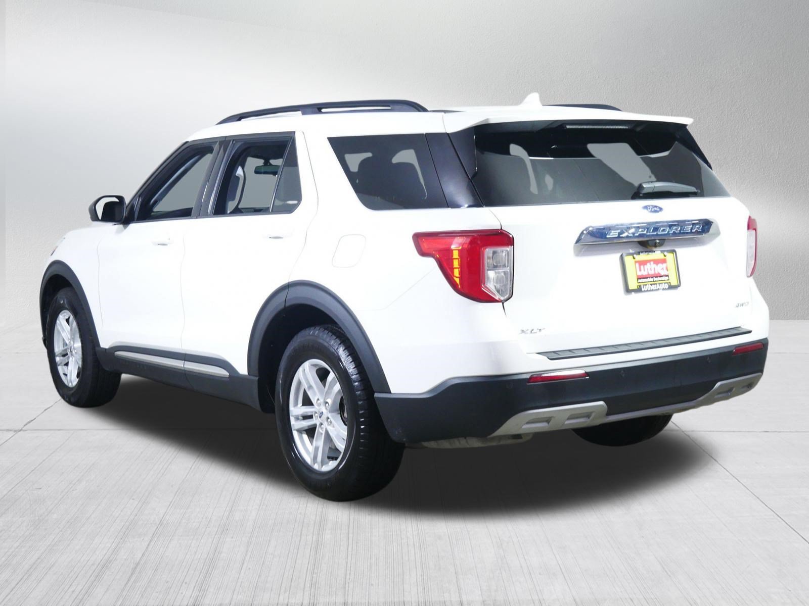 Used 2023 Ford Explorer XLT AWD/4WD image 5