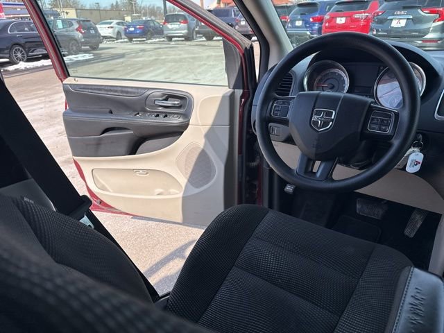 Used 2020 Dodge Grand Caravan SE w/ UConnect Hands-Free Group image 17