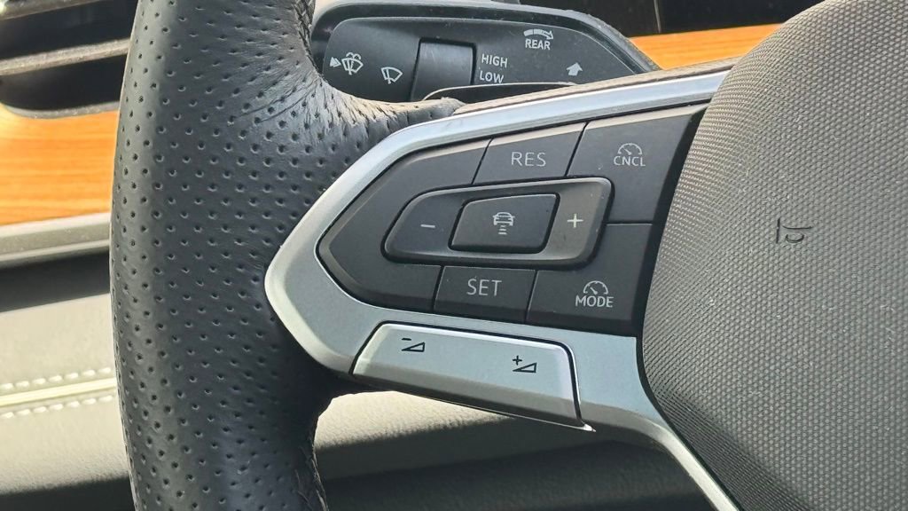 Used 2026 Volkswagen Tiguan SEL R-Line AWD/4WD image 19