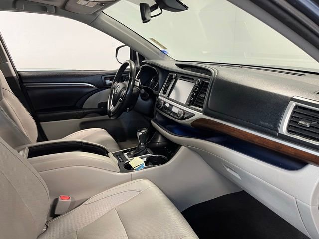Used 2015 Toyota Highlander Limited Platinum AWD/4WD image 11