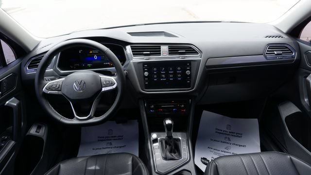 Used 2022 Volkswagen Tiguan SE FWD image 12
