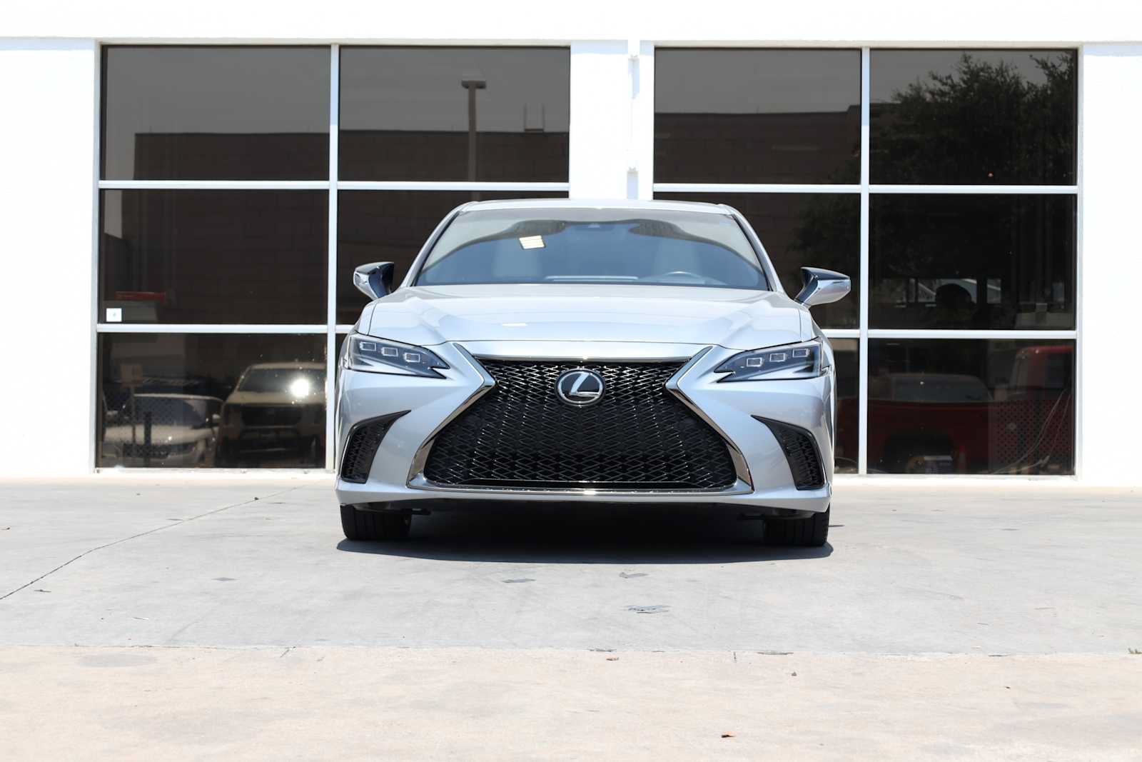 Used 2022 Lexus ES 300h F Sport w/ Accessory Package 2 FWD image 6