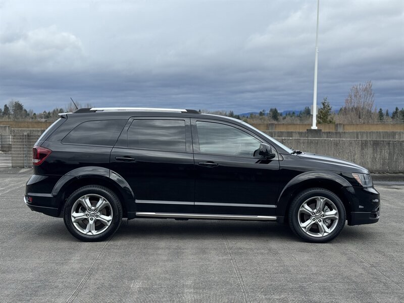 Used 2017 Dodge Journey Crossroad FWD image 6