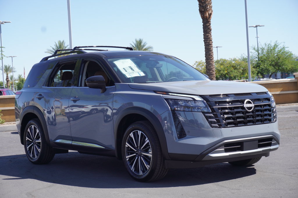 New 2026 Nissan Pathfinder Platinum w/ Cargo Package AWD/4WD image 4