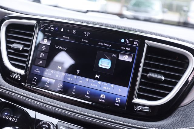 Used 2022 Chrysler Pacifica Touring-L w/ Uconnect Theater Family Group FWD image 43