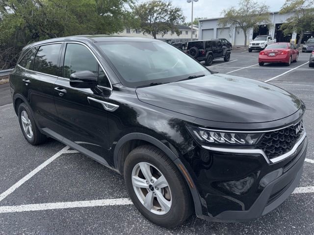 Used 2023 Kia Sorento LX image 3