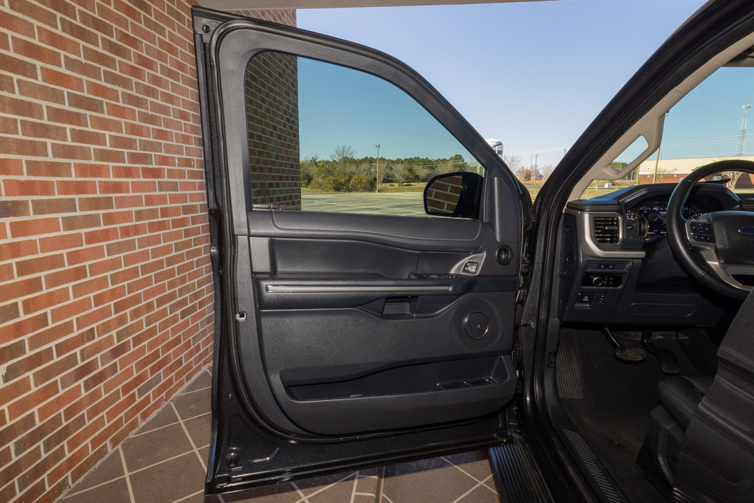 Used 2024 Ford Expedition XLT image 9