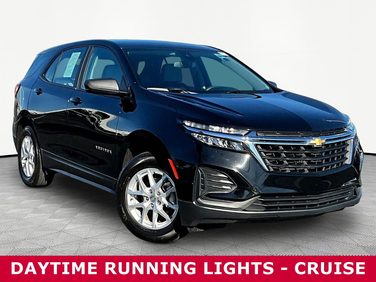 Used 2024 Chevrolet Equinox LS w/ Driver Confidence II Package FWD image 3