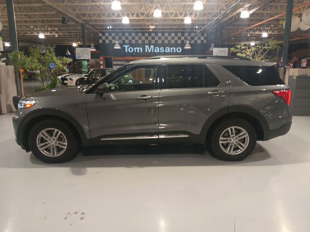 Used 2023 Ford Explorer XLT w/ Equipment Group 202A AWD/4WD image 9