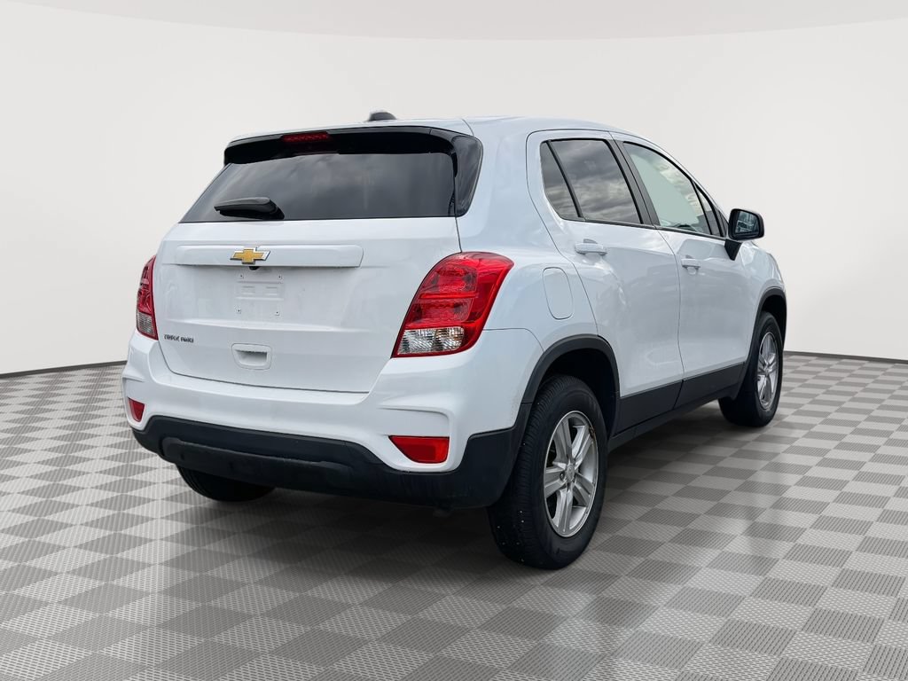 Used 2022 Chevrolet Trax LS w/ Tint and Cruise Package AWD/4WD image 5