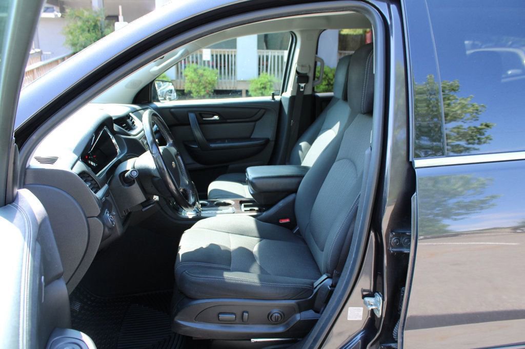 Used 2017 Chevrolet Traverse LT w/ Style and Technology Package AWD/4WD image 12