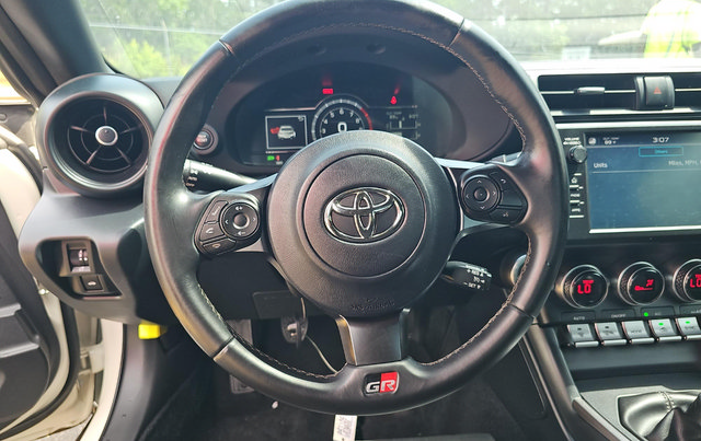 Used 2023 Toyota GR86 RWD image 8