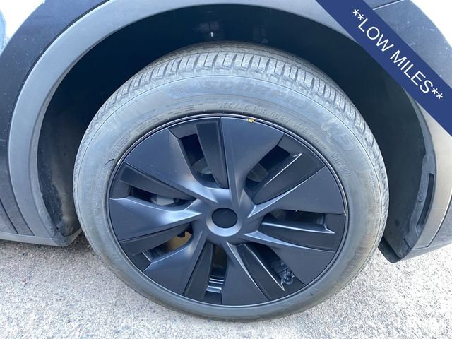 Used 2024 Tesla Model Y 2WD image 8