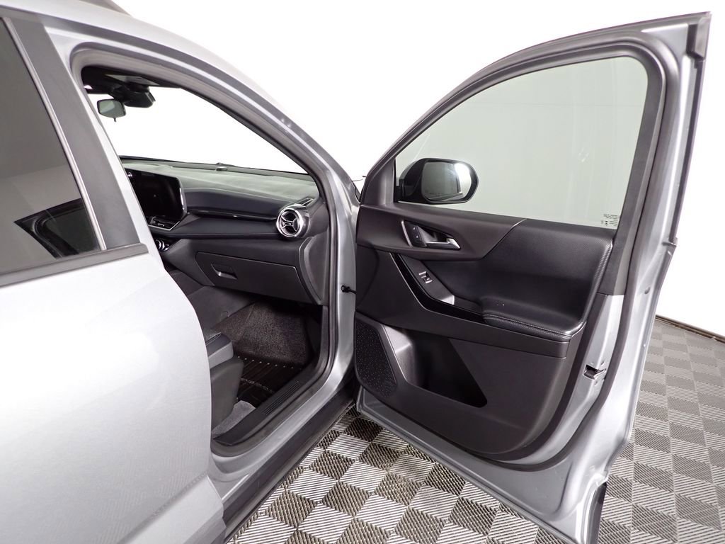 Used 2025 Chevrolet Equinox LT w/ Convenience Package II image 34