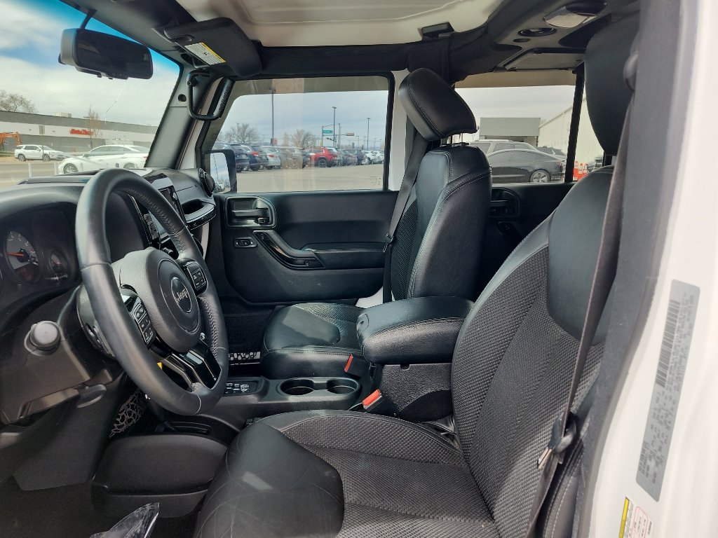 Used 2017 Jeep Wrangler Unlimited Sahara AWD/4WD image 16