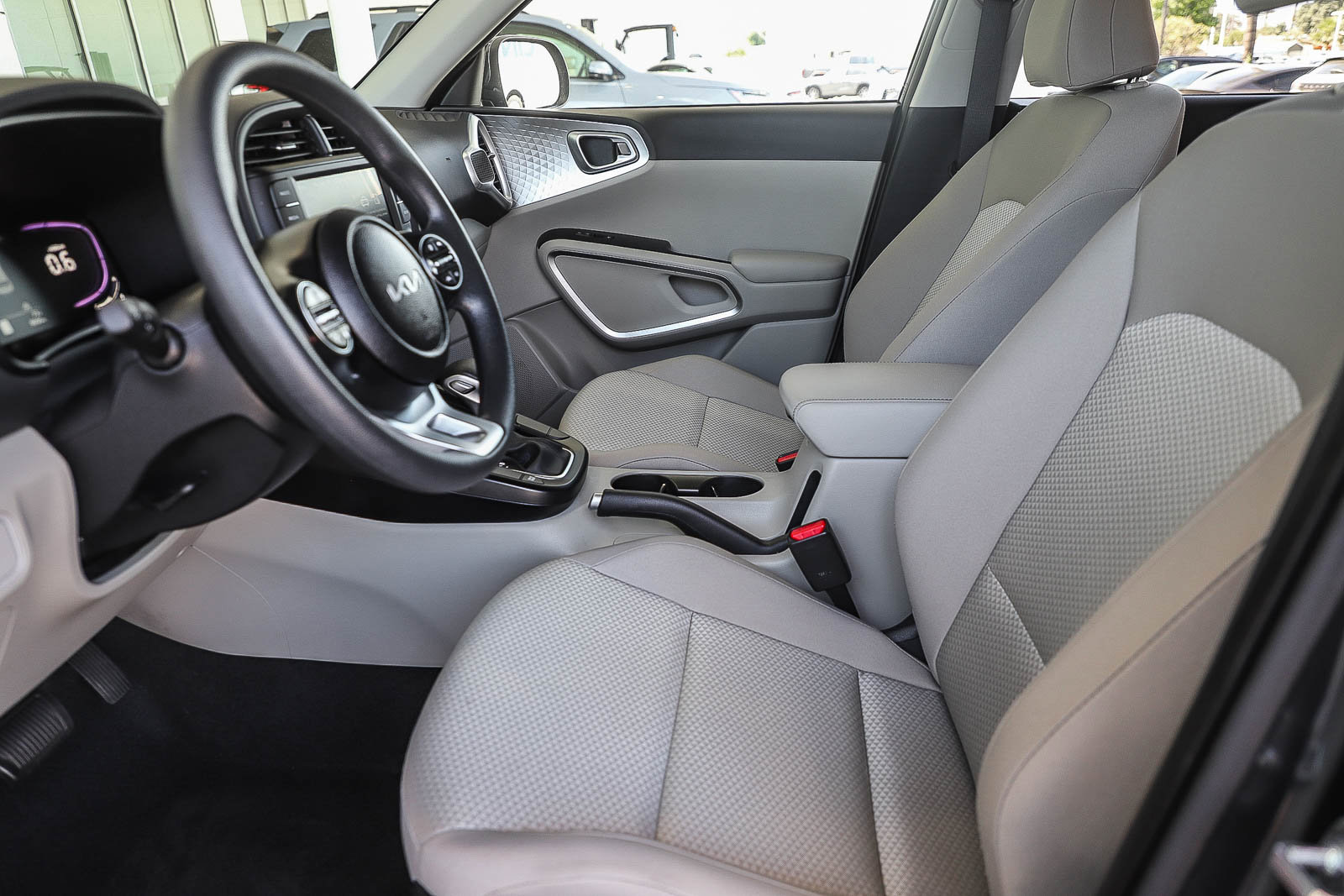 Used 2025 Kia Soul LX FWD image 21